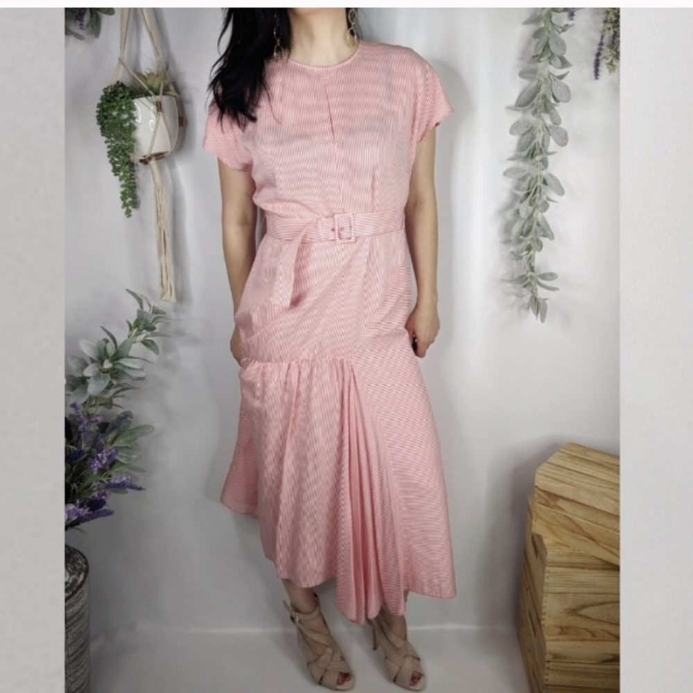 Beautiful new dress - Picture 2 of 8